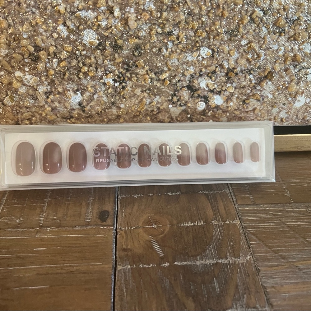 Static Nails Fawn Round Reusable Pop-On Manicures